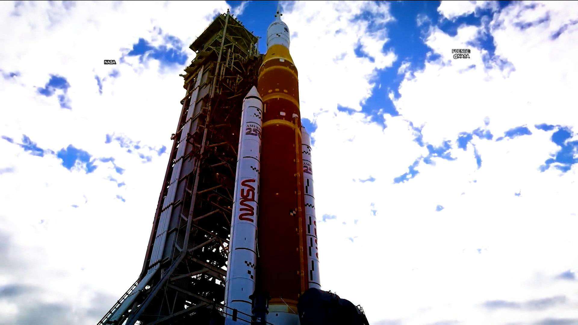 ¿Cuál fue el récord que rompió la misión espacial Artemis II? Lo explicamos Con Peras y Manzanas