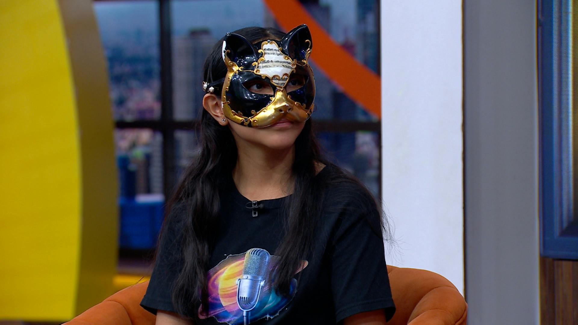 "¡No soy therian!”, Conoce a Valentina, la youtuber que recibió la Medalla al Mérito Juvenil 2026