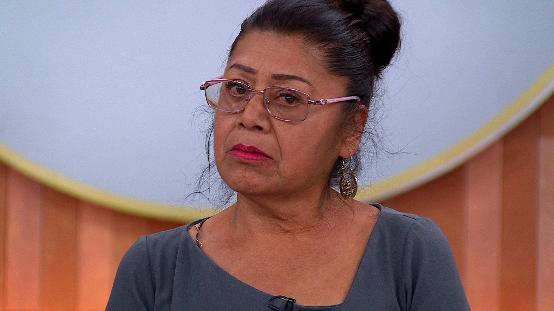 María confiesa su amor por Luis, pero él la rechaza por tener muchos años