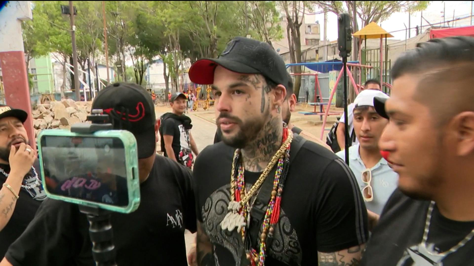 Emiliano Aguilar protagoniza explosivo encuentro con la prensa tras grabar video musical en Tepito
