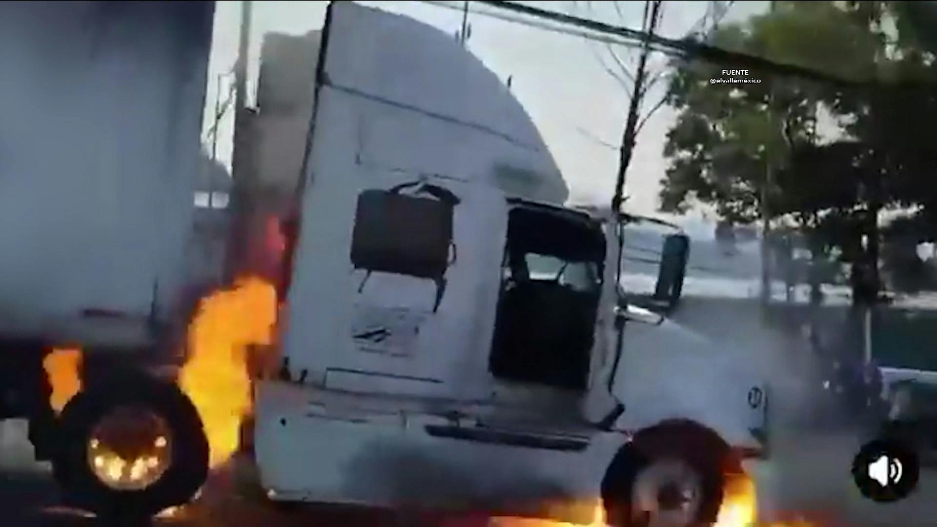 La nueva modalidad de robo en Texcoco, el caos que hizo un tráiler en Gustavo Baz y más, explicado Con Peras y Manzanas por Sergio Sepúlveda