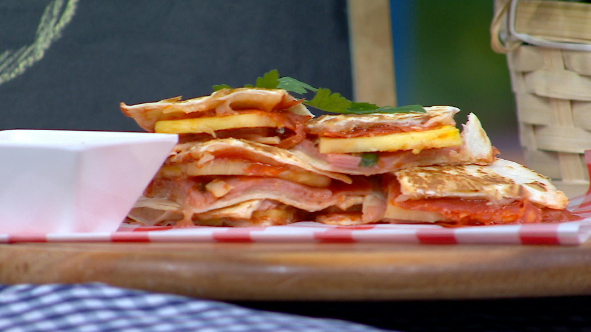 ¡Aprende a preparar sincronizadas de pizza! Ingredientes y receta paso a paso