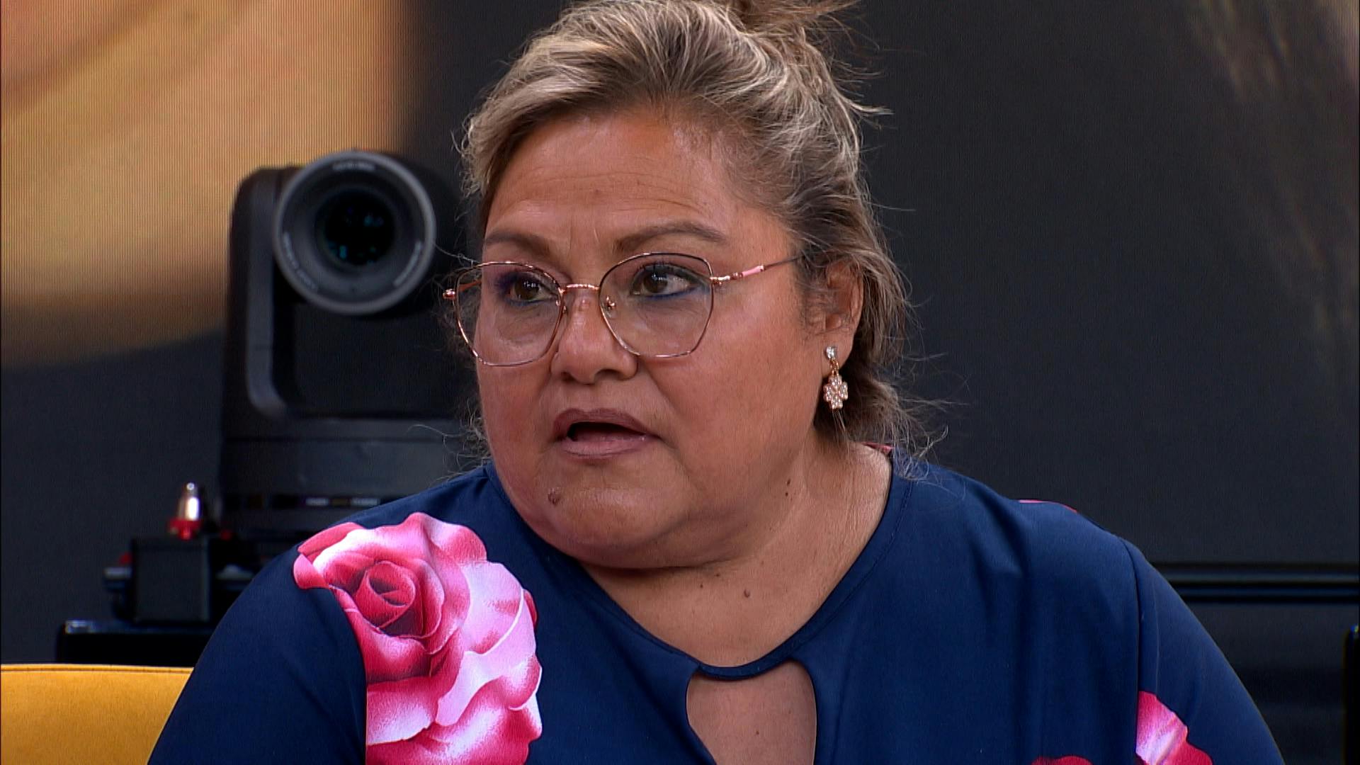 ¿Por qué Cecilia sería responsable del alcoholismo de su hija?