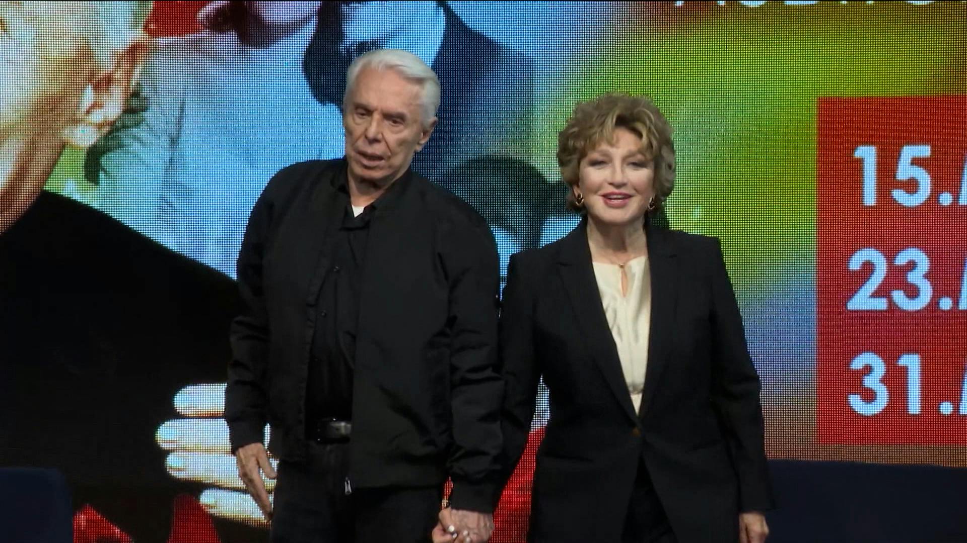 Angélica María y Enrique Guzmán reviven su romance en rueda de prensa: “no solamente nos sobamos las manitas”
