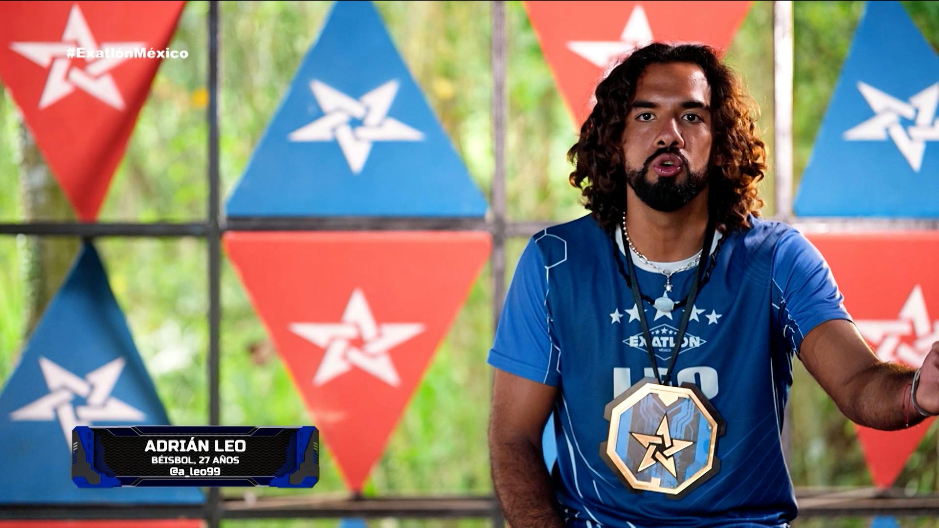 Leo obtuvo el mejor tiempo contra “Mono” y le ganó la medalla en Exatlón México