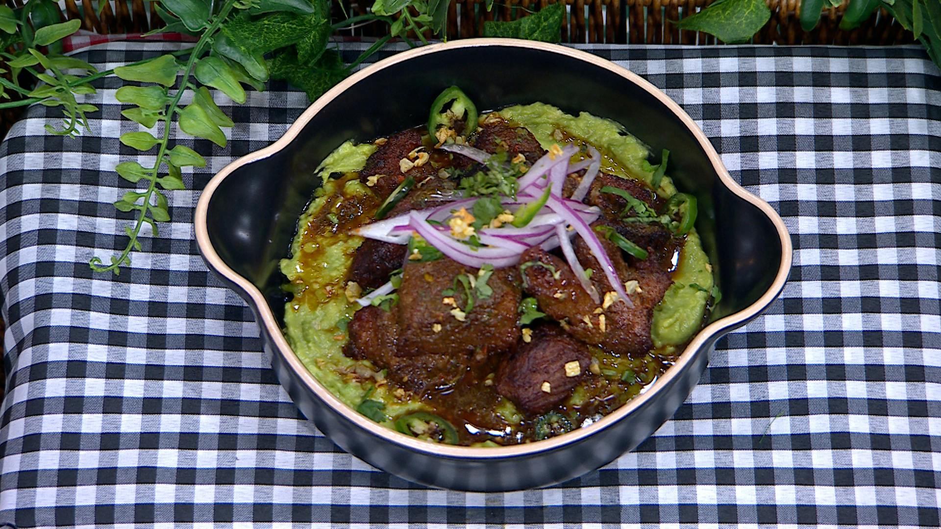 Chino Mole y Pozole: Disfruta una receta exquisita con El Chino y prepara un platillo único