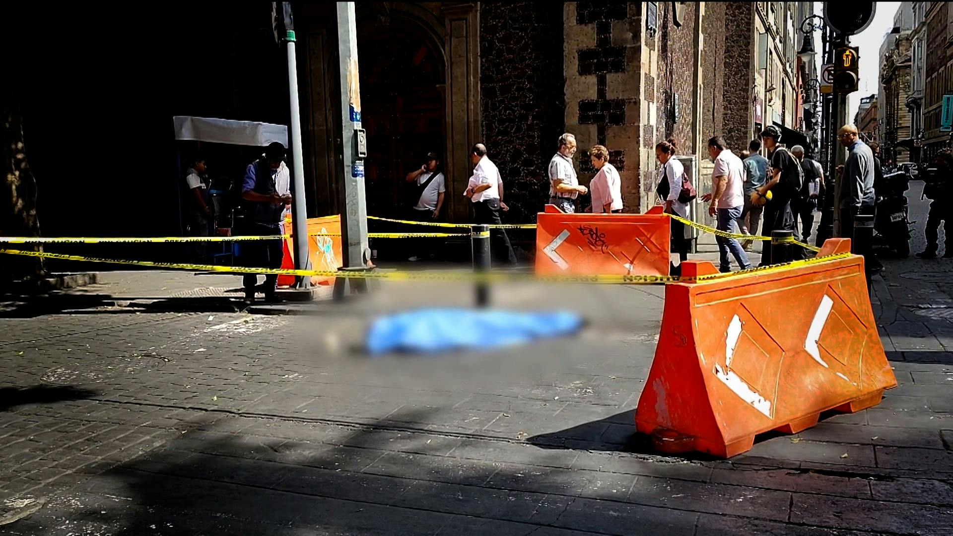 Día de luto en el Centro Histórico de CDMX: un hombre muere súbitamente al salir de un negocio