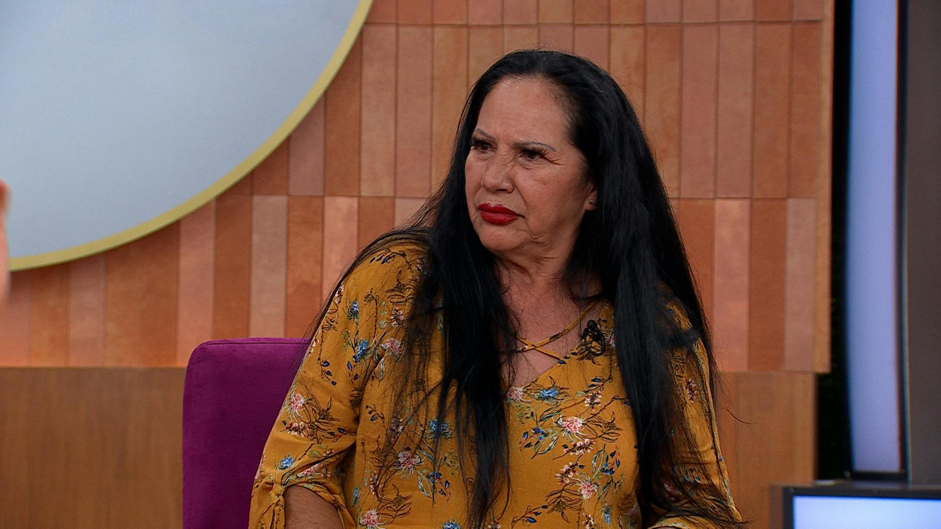 Elizabeth ya no quiere que su hija ande con su novio, asegura que solo la está utilizando