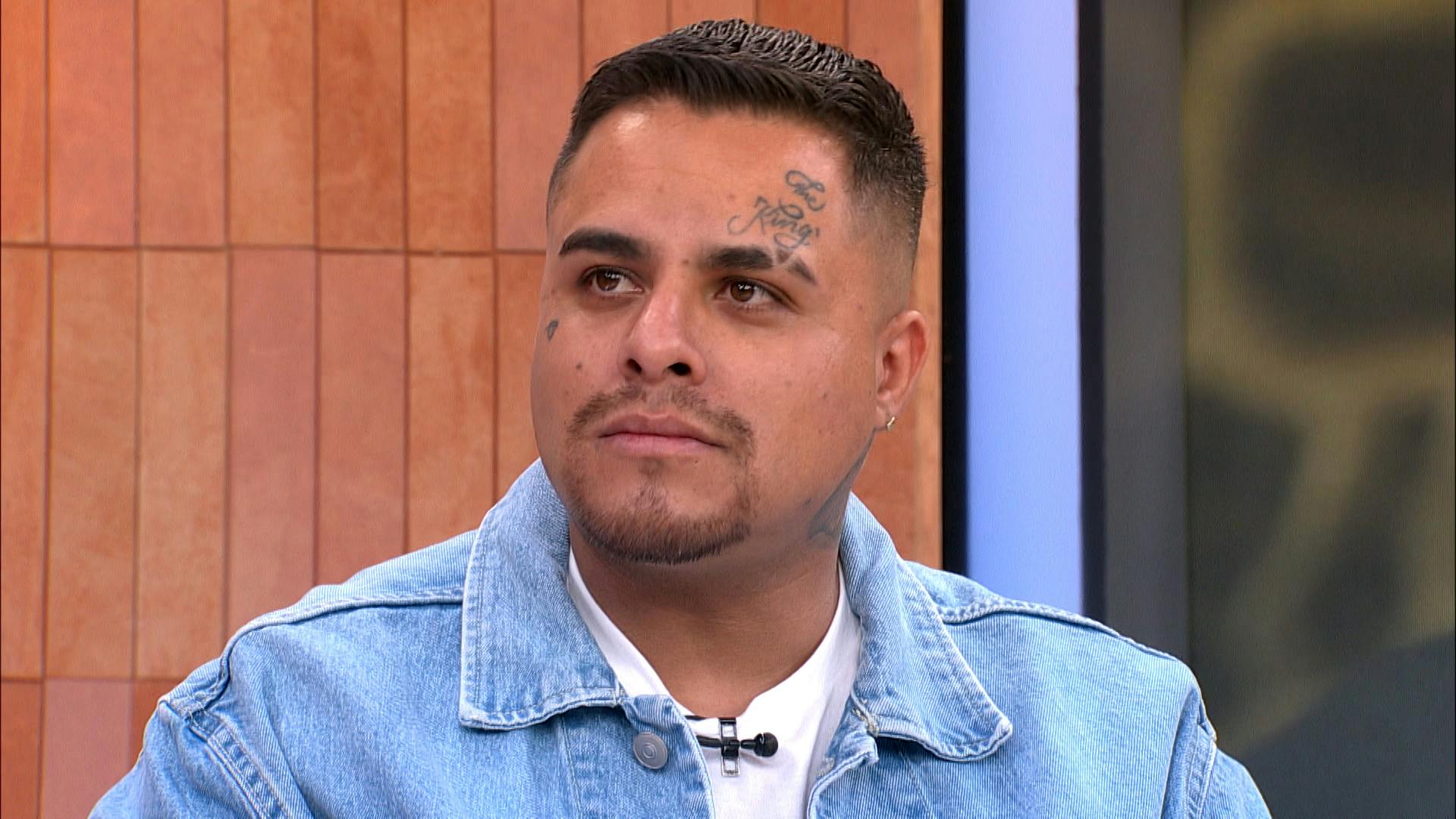 Eduardo acusa a su hermana inventarle una adicción para anexarlo sin motivos