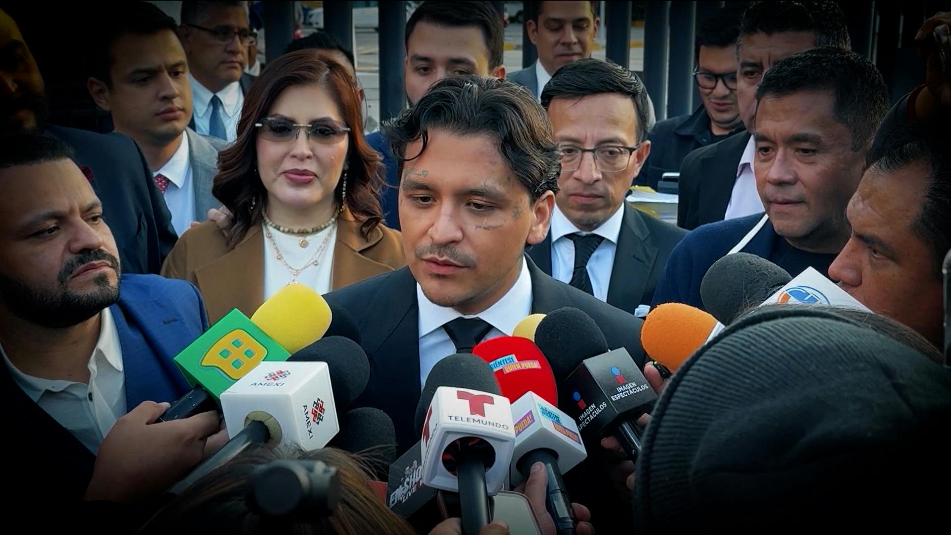 “No soy dueño de nada": Christian Nodal preocupa a sus fans en pleno concierto