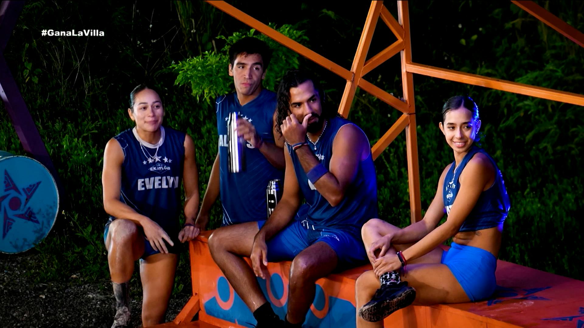 Los azules analizan su estrategia para que Evelyn y Katia avancen a la final de Exatlón