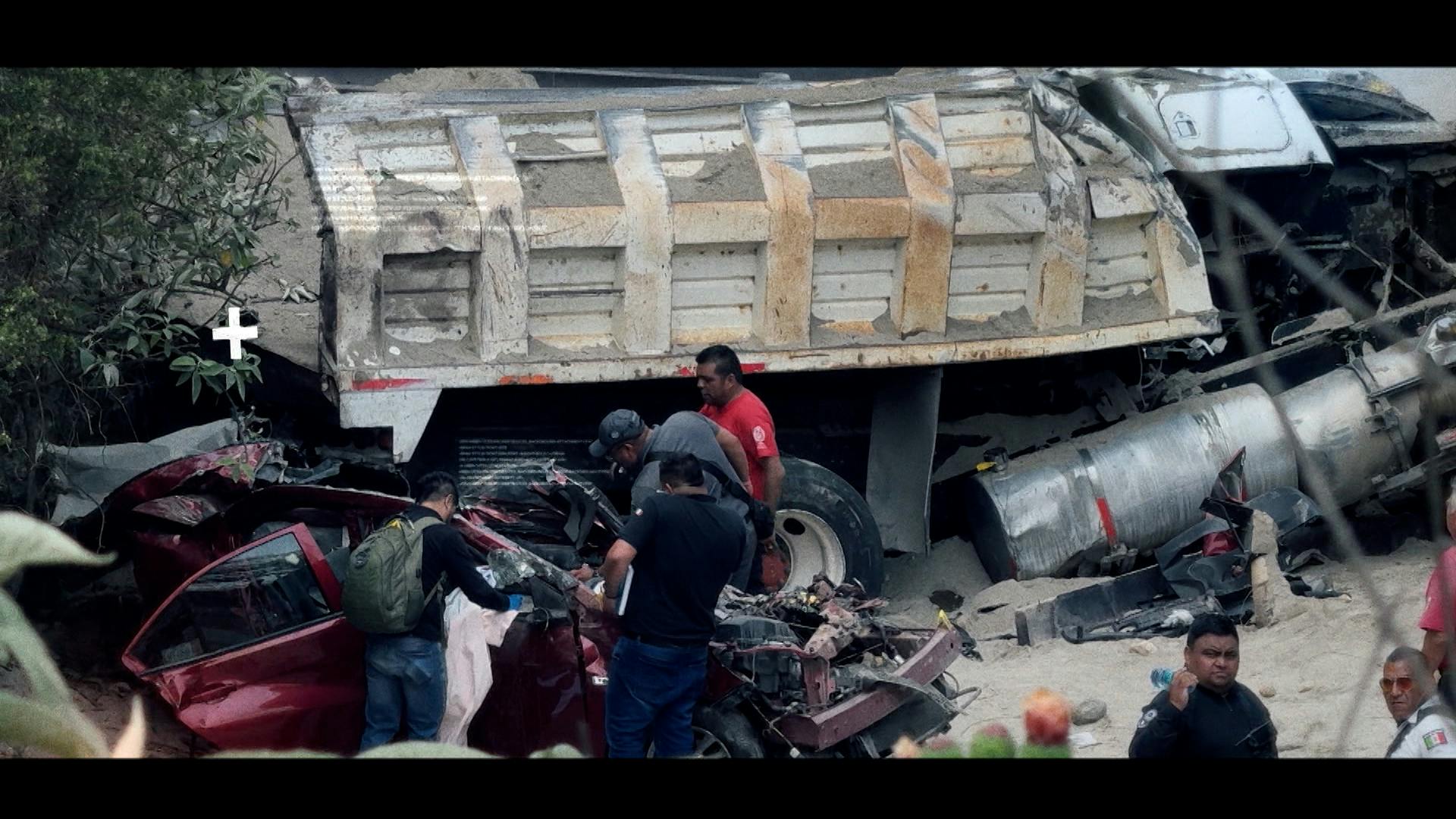 Tres personas pierden la vida en Naucalpan debido a accidente con camión de volteo 