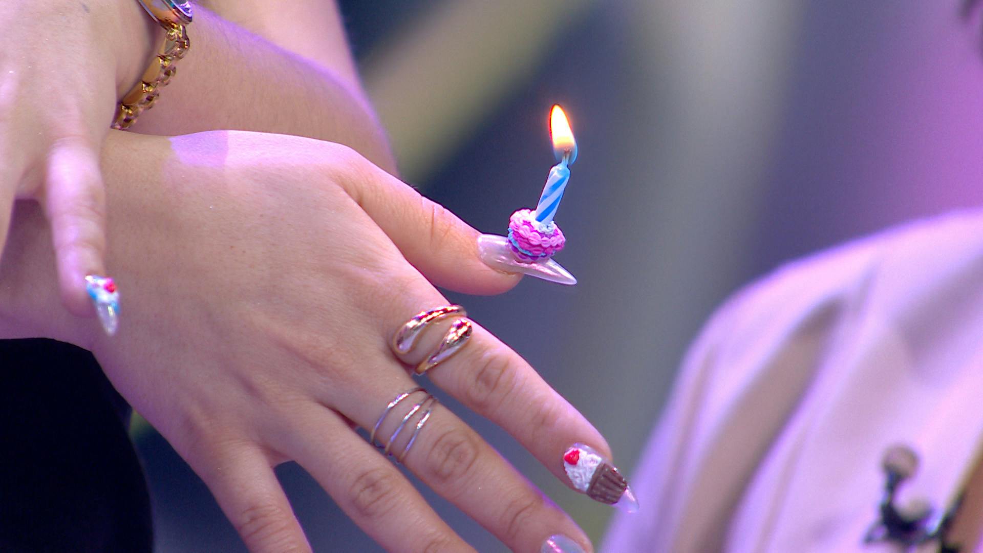 De pastel, fibra y más... ¡Checa estos increíbles diseños de uñas inventadas!