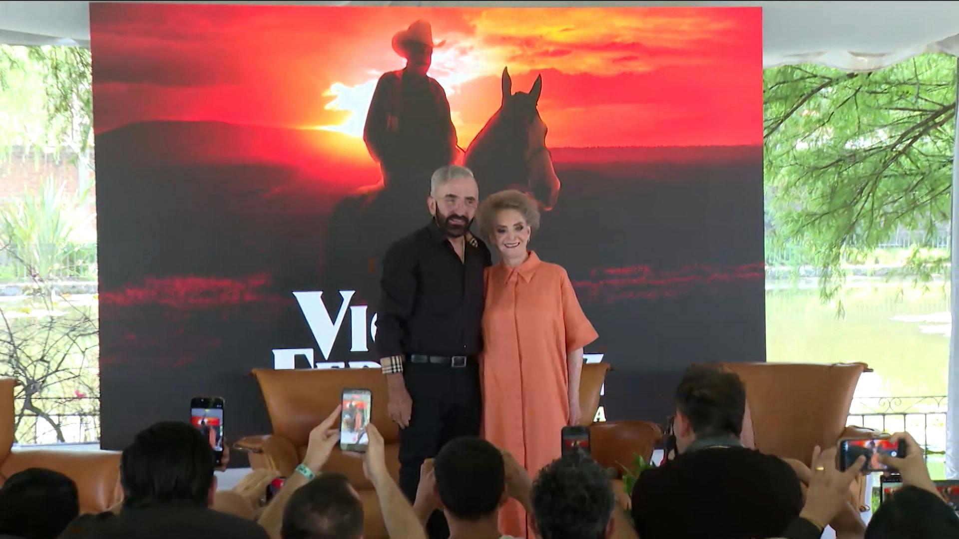 ¡Así se vivió la presentación del tributo con banda a Vicente Fernández!