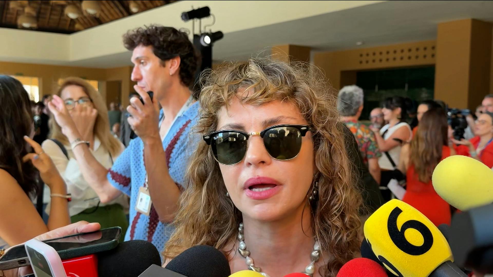 "¡Es un poco violento que te graben!”, Dolores Fonzi defiende a Gael García Bernal por lo que vivió en un restaurante
