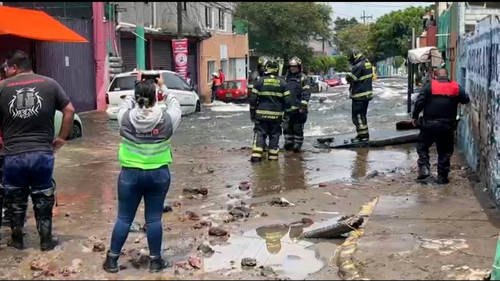 La magistrada que falleció por un ataque de abejas y la mega fuga en Iztapalapa; explicado Con Peras y Manzanas