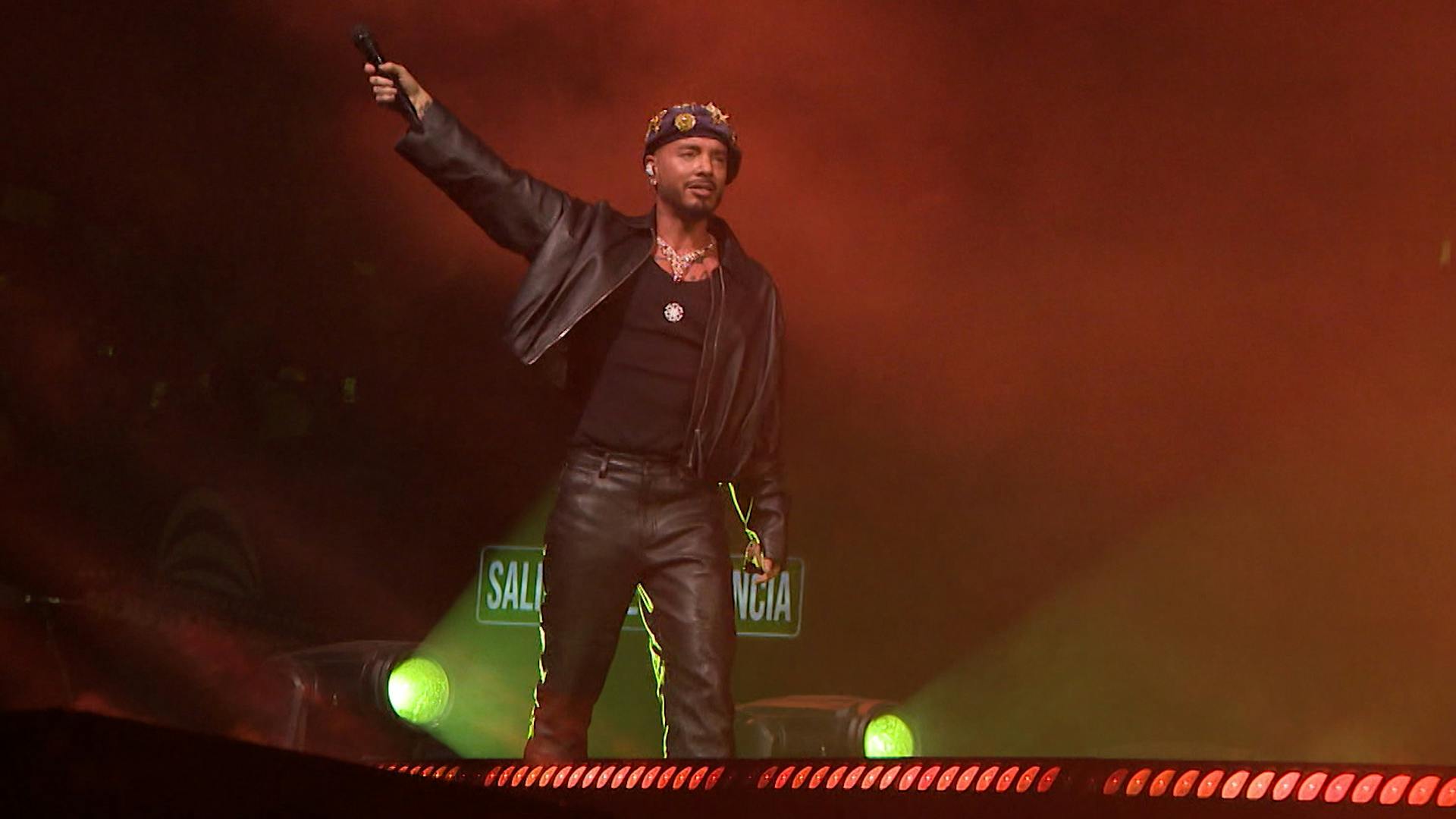 J Balvin arma tremenda fiesta en el Palacio de los Deportes