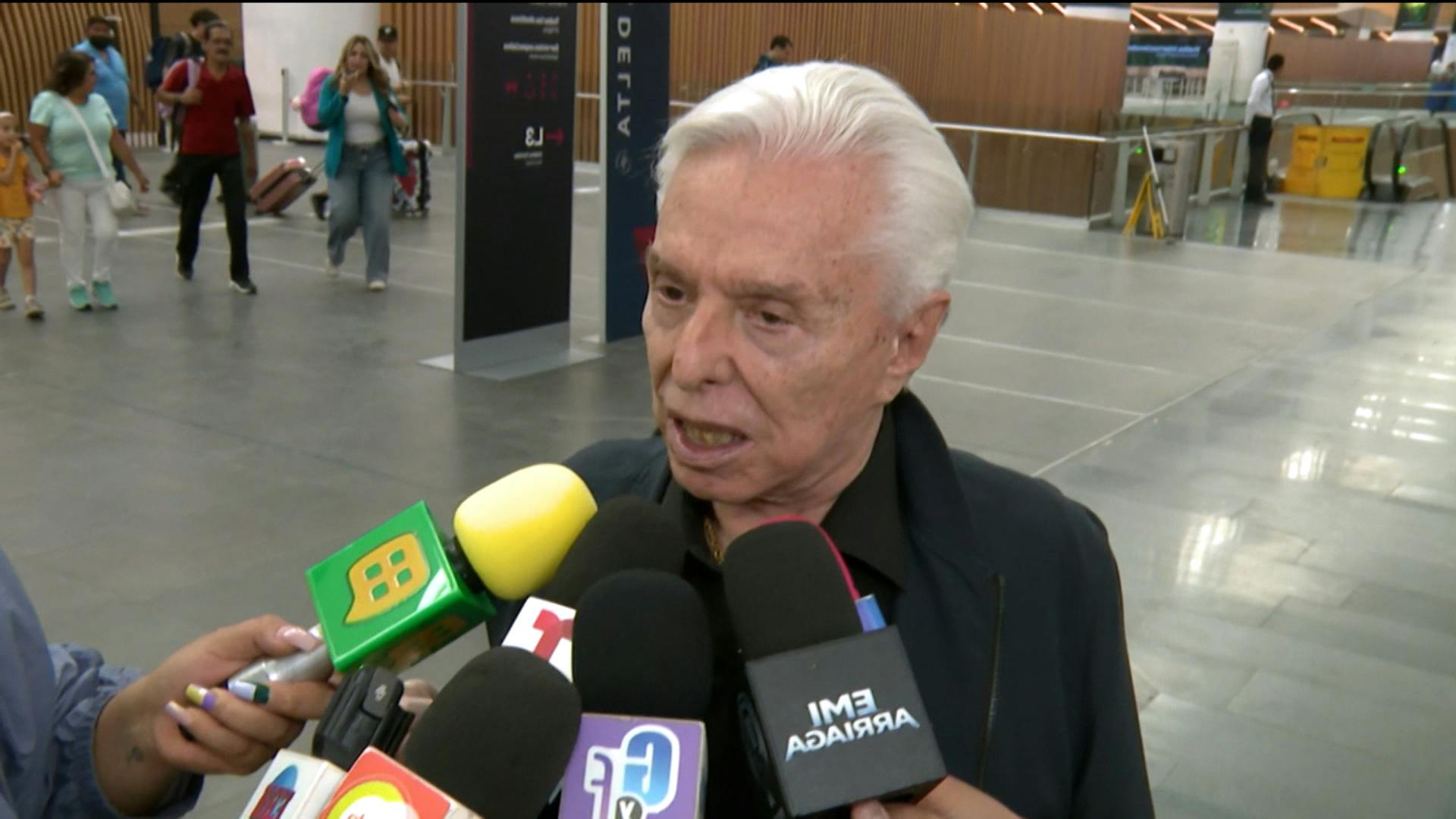 “Me enteré que a lo mejor voy a ser bisabuelo”; Enrique Guzmán habla sobre los rumores de embarazo de Frida Sofía