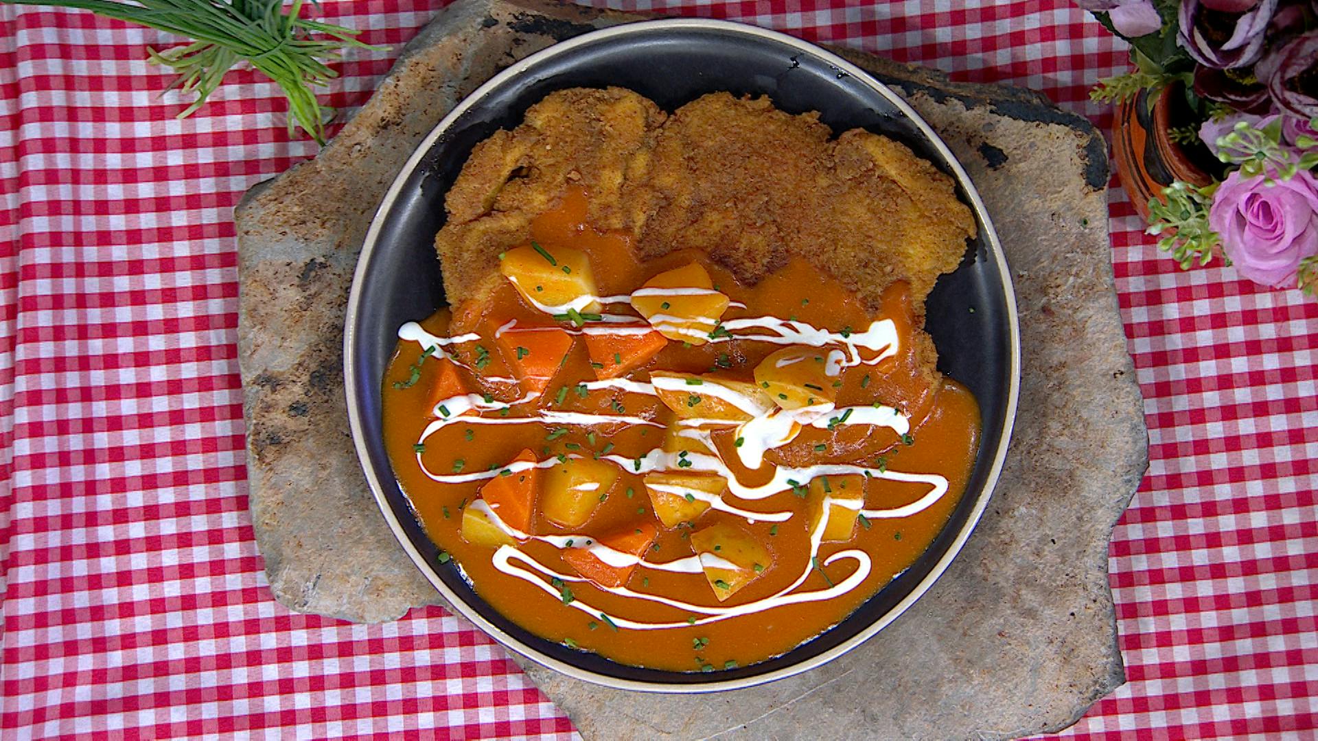 ¡Sal de lo tradicional! Aprende a preparar milanesa con curry