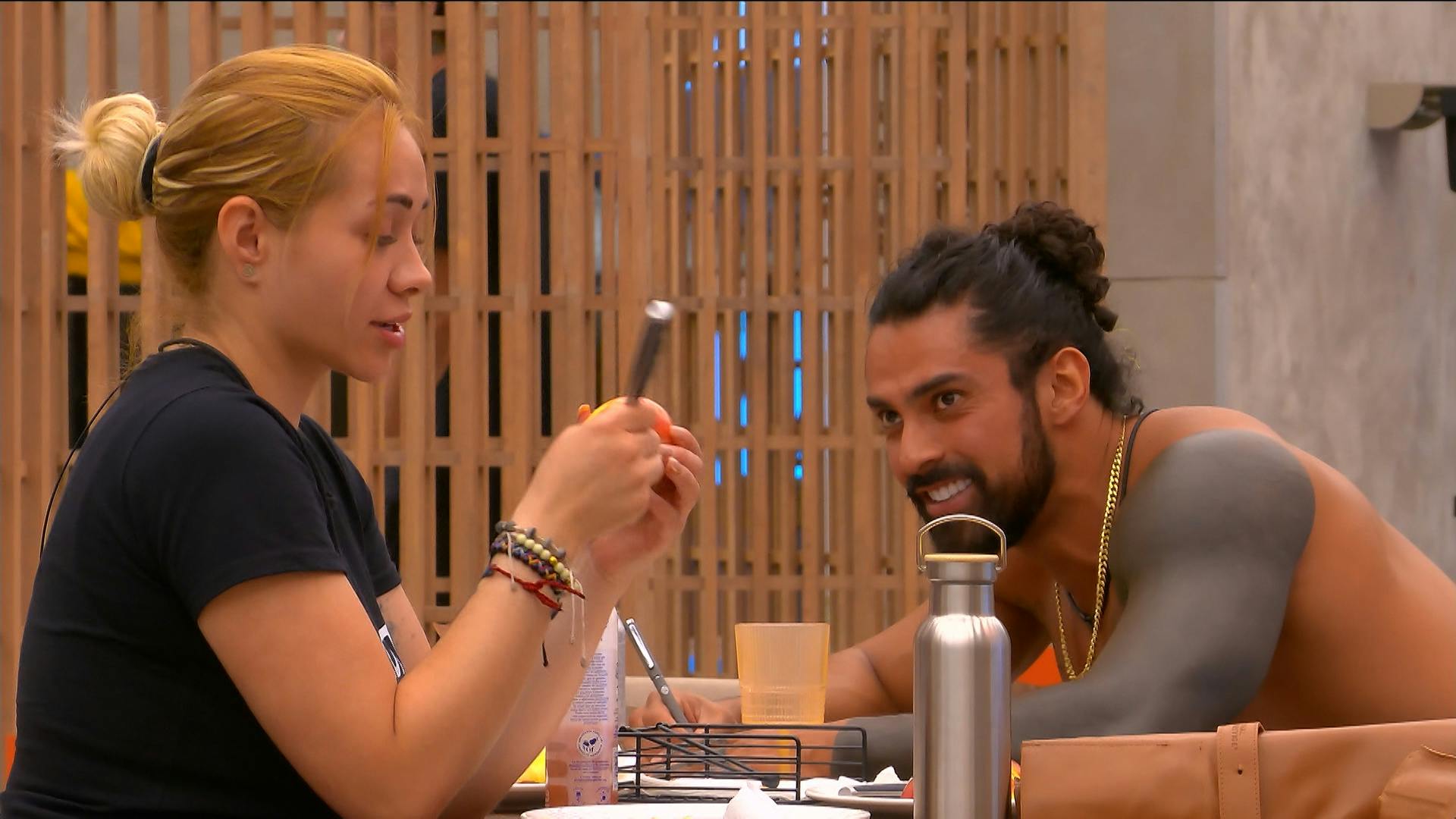 Detalles del 24/7 de MasterChef México en Al Extremo; ya hubo primera “pelea” entre participantes