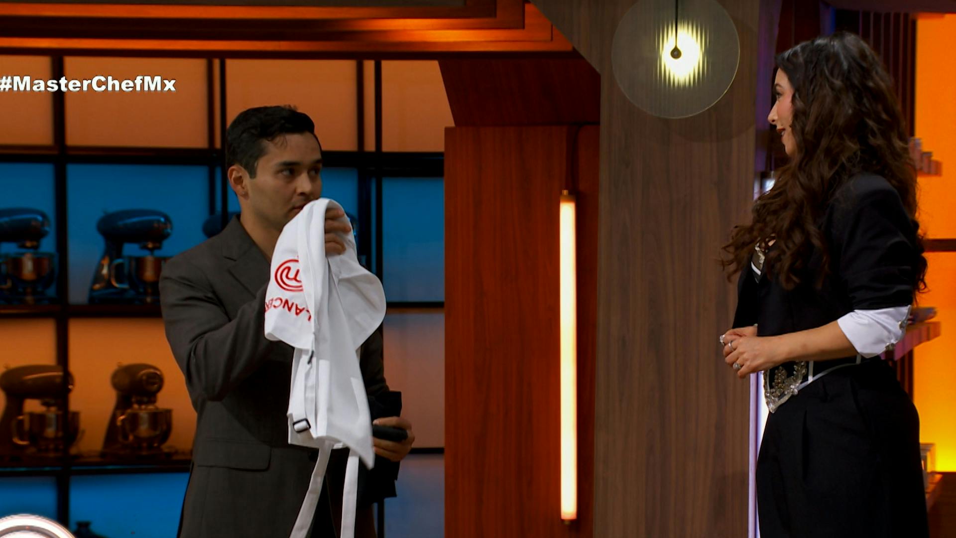Explota la tensión en MasterChefMx 24/7: Los Chefs castigan a Lancer con el primer mandil negro