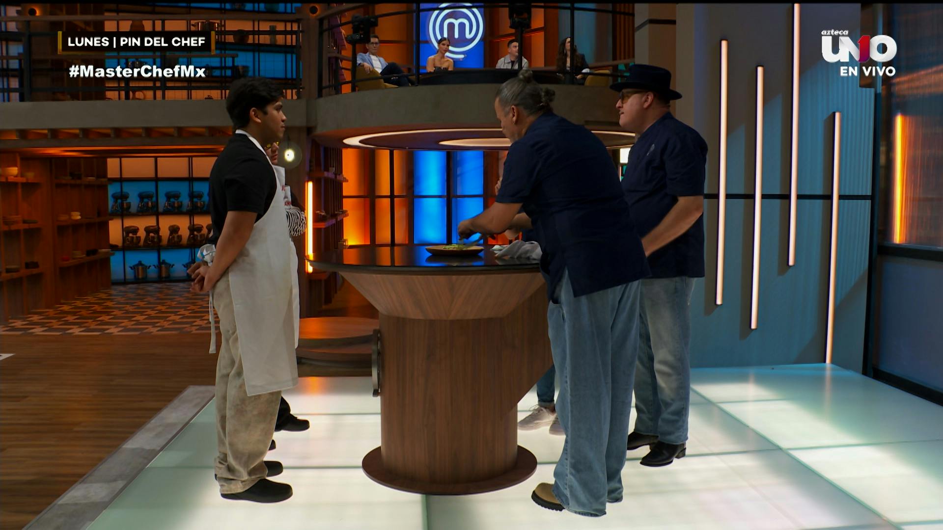 Julio conquista el primer Pin del Chef en un cierre cardíaco de MasterChefMx 24/7 