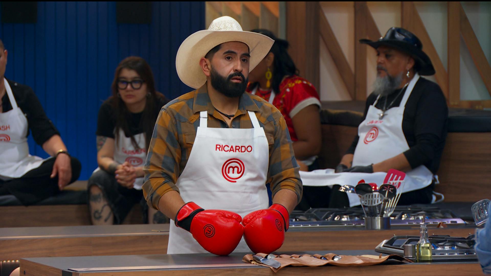“La Chuleta Metalera” desata el caos: Ricardo y Pablo cocinarán con guantes de box en MasterChef 24/7