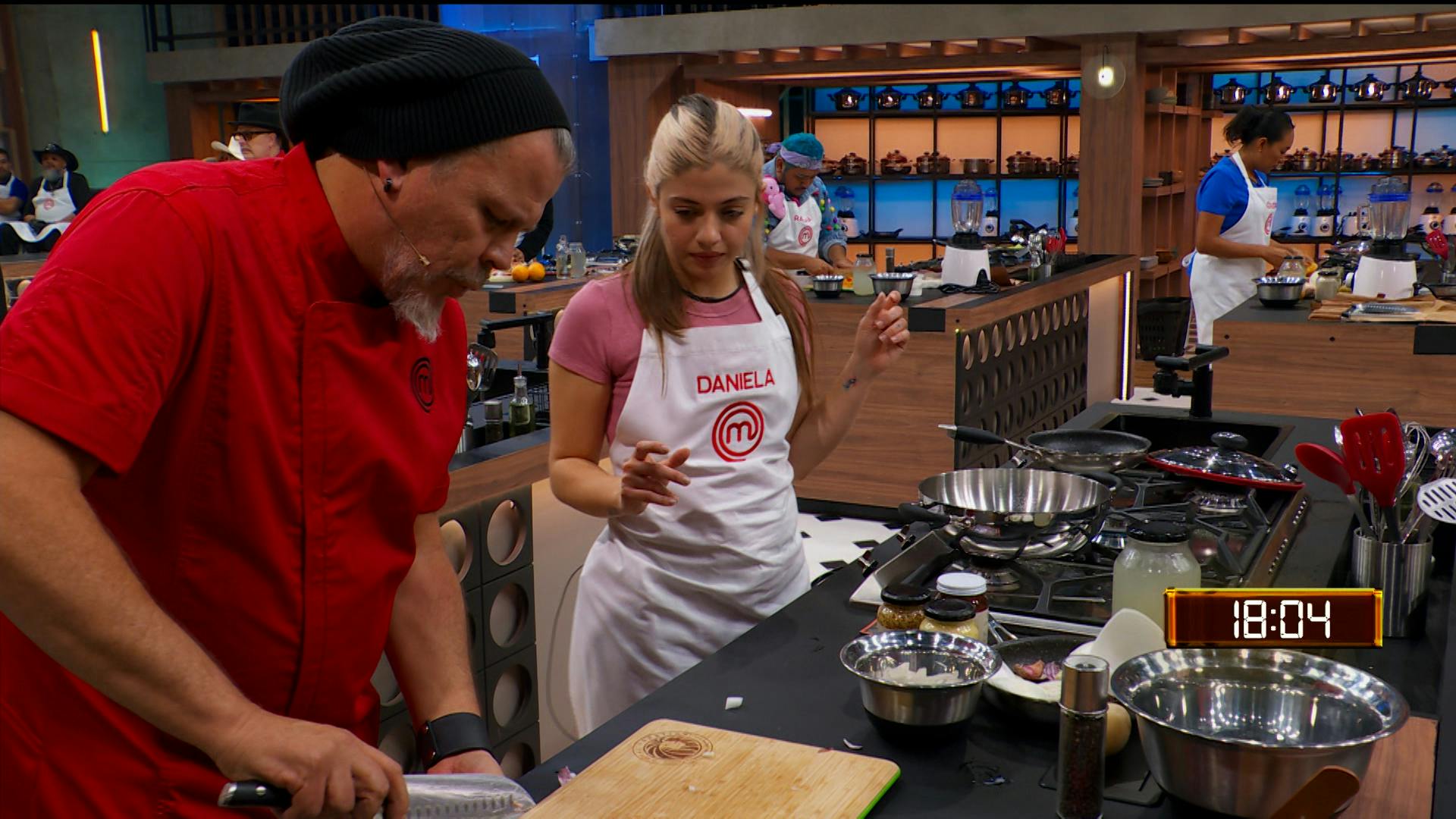 Daniela usa su ventaja y el Chef Poncho entra al rescate en MasterChef 24/7