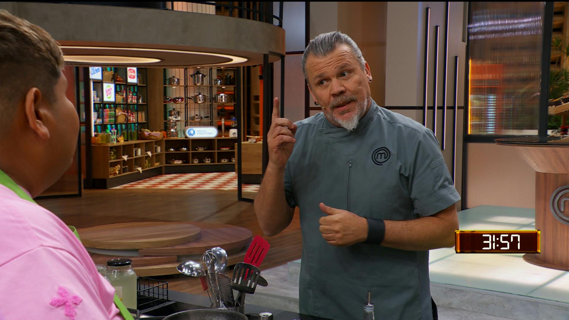 EChef Poncho explota contra Luis por quedarse dormido en plena Master Class en MasterChef 24/7