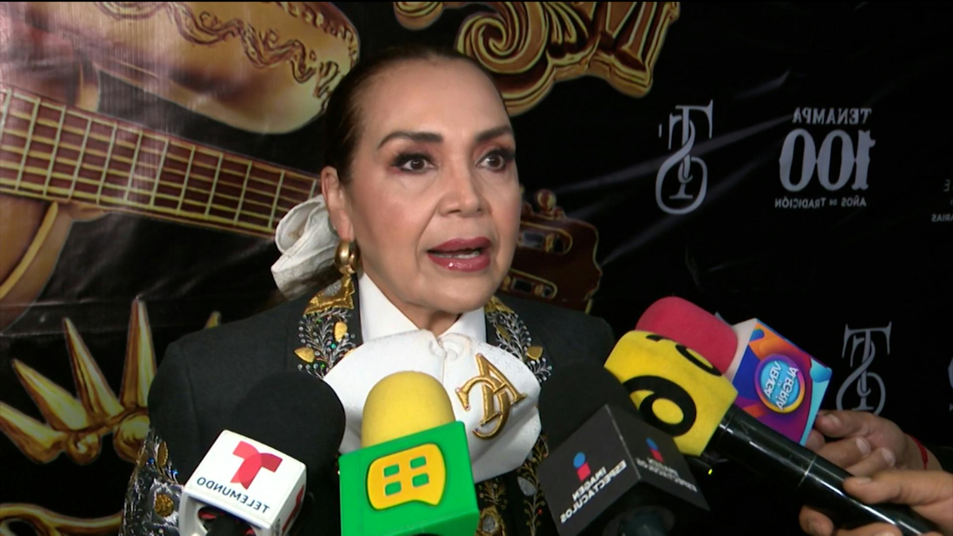 Aida Cuevas revela que ya grabó algunas canciones inéditas que le dejó Juan Gabriel