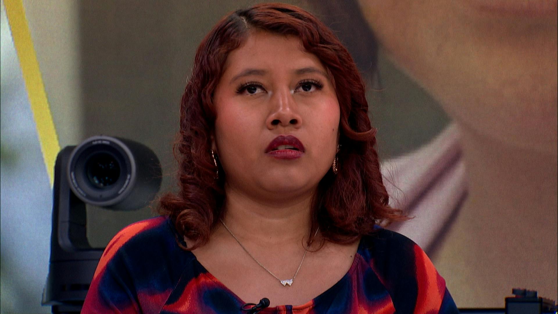¡La busca mientras sale con otra! Beatriz echa de cabeza a Omar