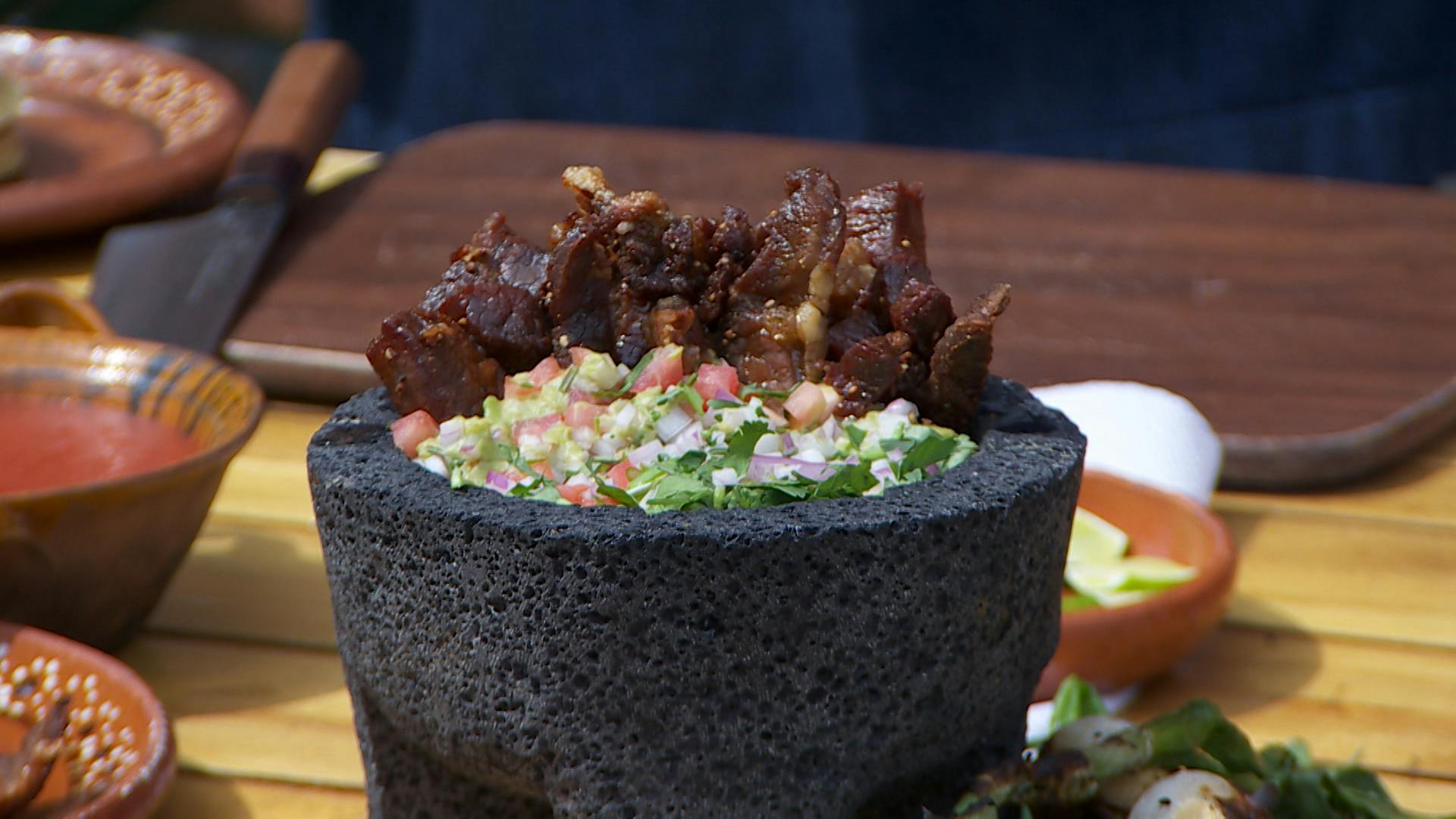 Lúcete en la parrilla y aprende a preparar chicharrón de rib eye: ingredientes y receta paso a paso