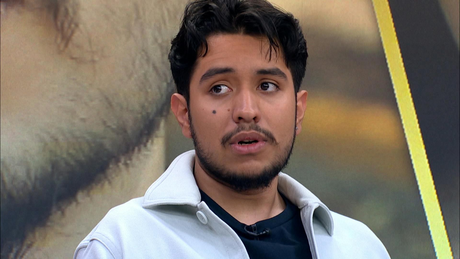 ¡Se deja consentir! Fernando cobra por favores sexuales a Leticia, quien ya quiere conocer a sus padres