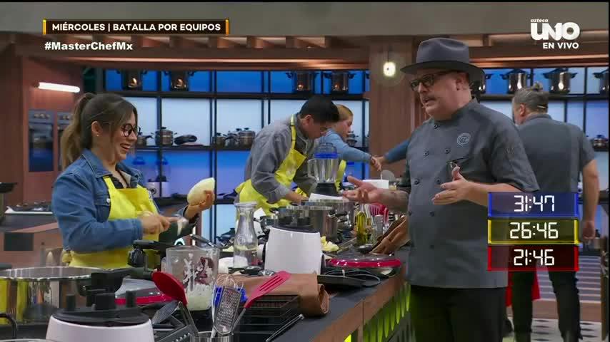 Chef Poncho le da consejos al Equipo Amarillo y elogia su organización, por otro lado Chef Adrián Herrera se acerca al Equipo Azul y le da consejos a Ramahá 