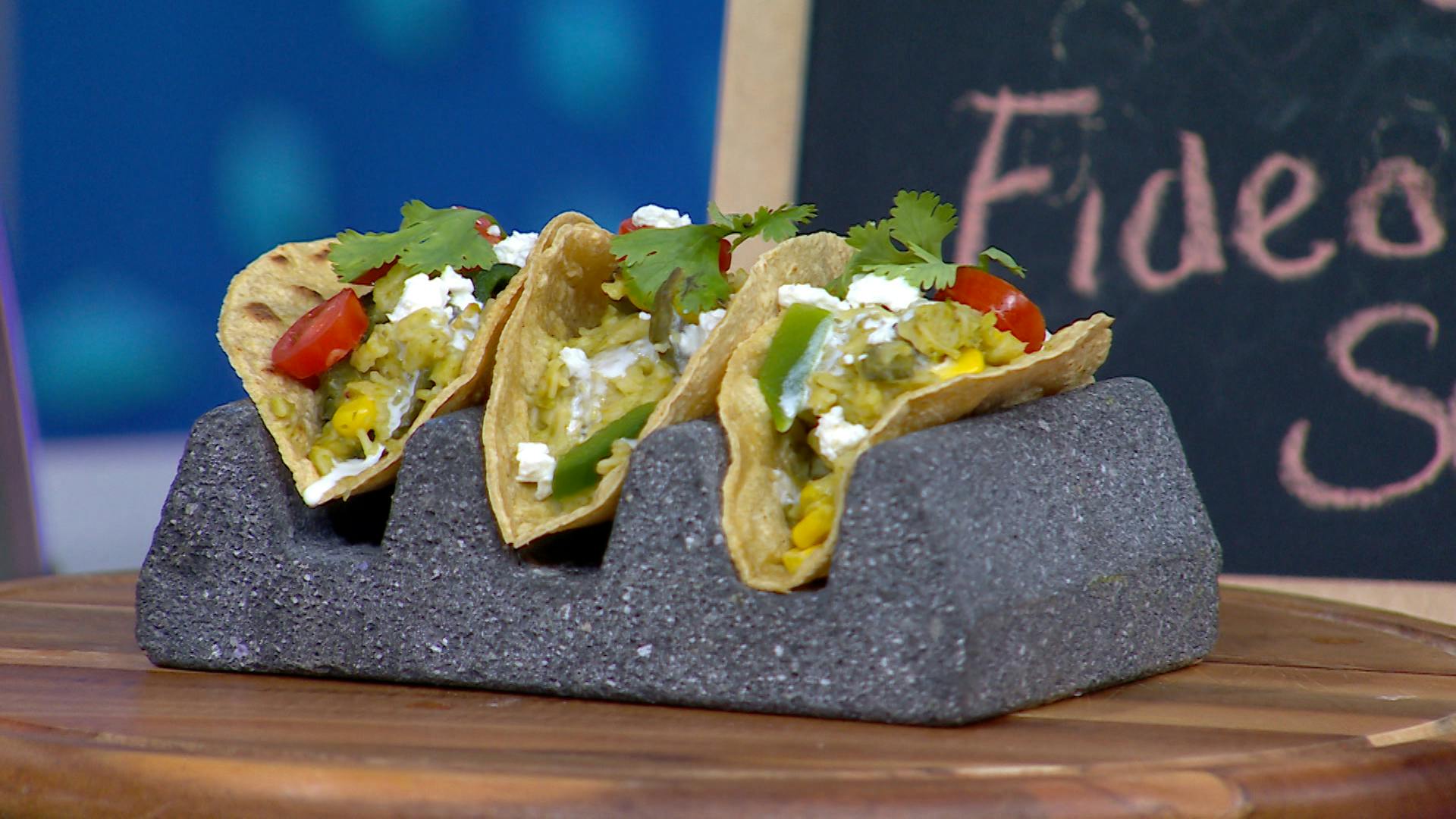 ¡Lúcete con tus familiares y amigos! Aprende a preparar tacos de fideo seco verde: ingredientes y receta paso a paso