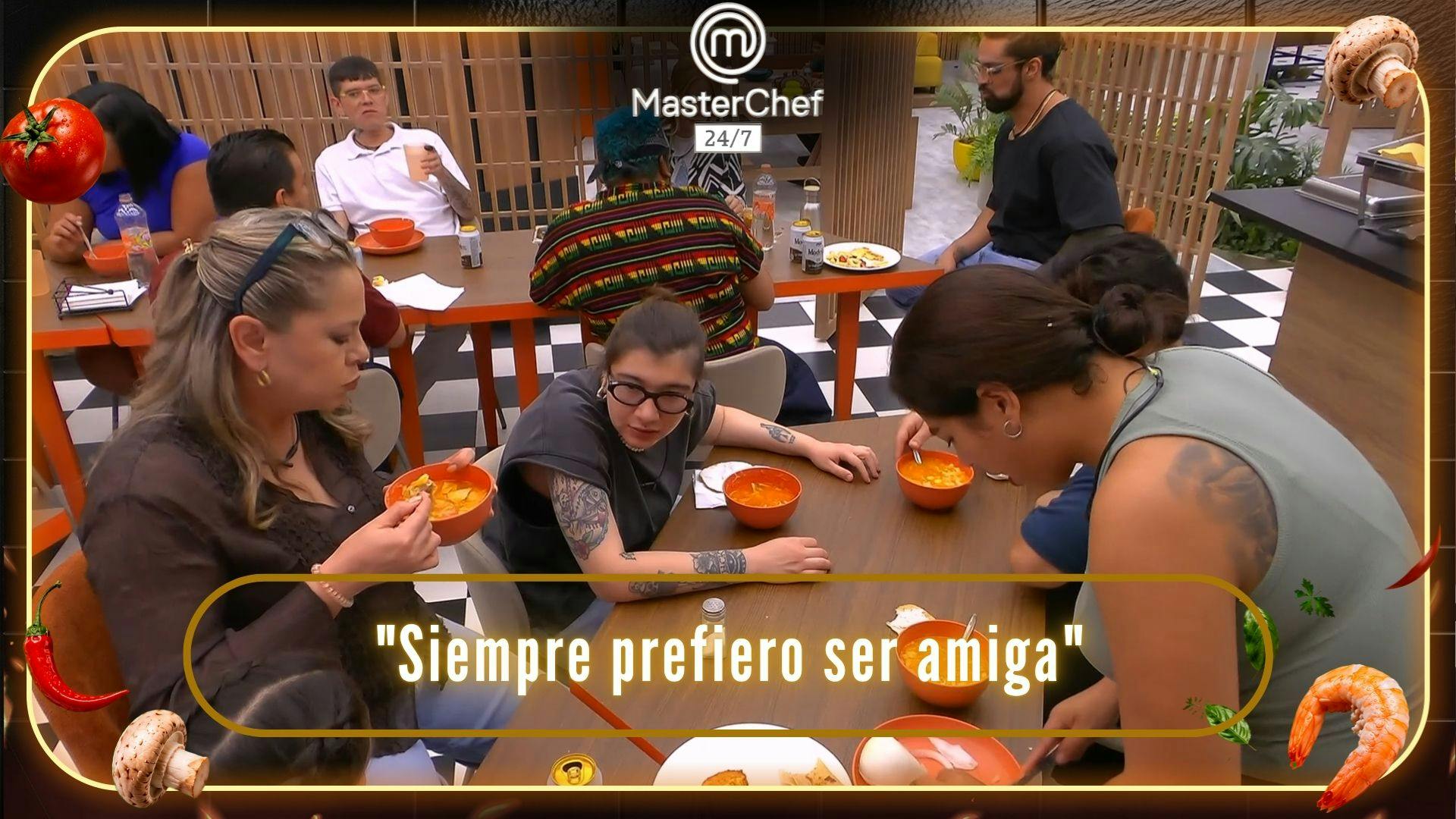 Carmen reacciona al mandil negro y los cuestionamientos de la Chef Zahie Téllez: “Siempre prefiero ser amiga” (VIDEO)