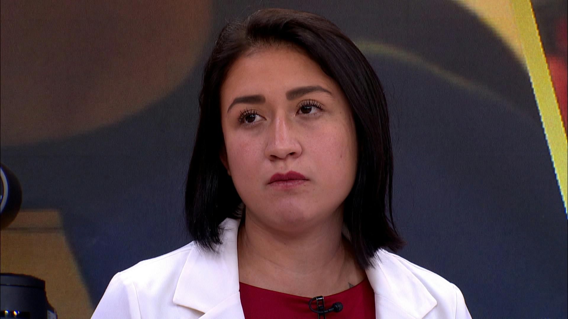 ¡Está harta de los chismes de su mamá! Rebeca acepta tener una relación violenta, pero no quiere que su mamá se meta