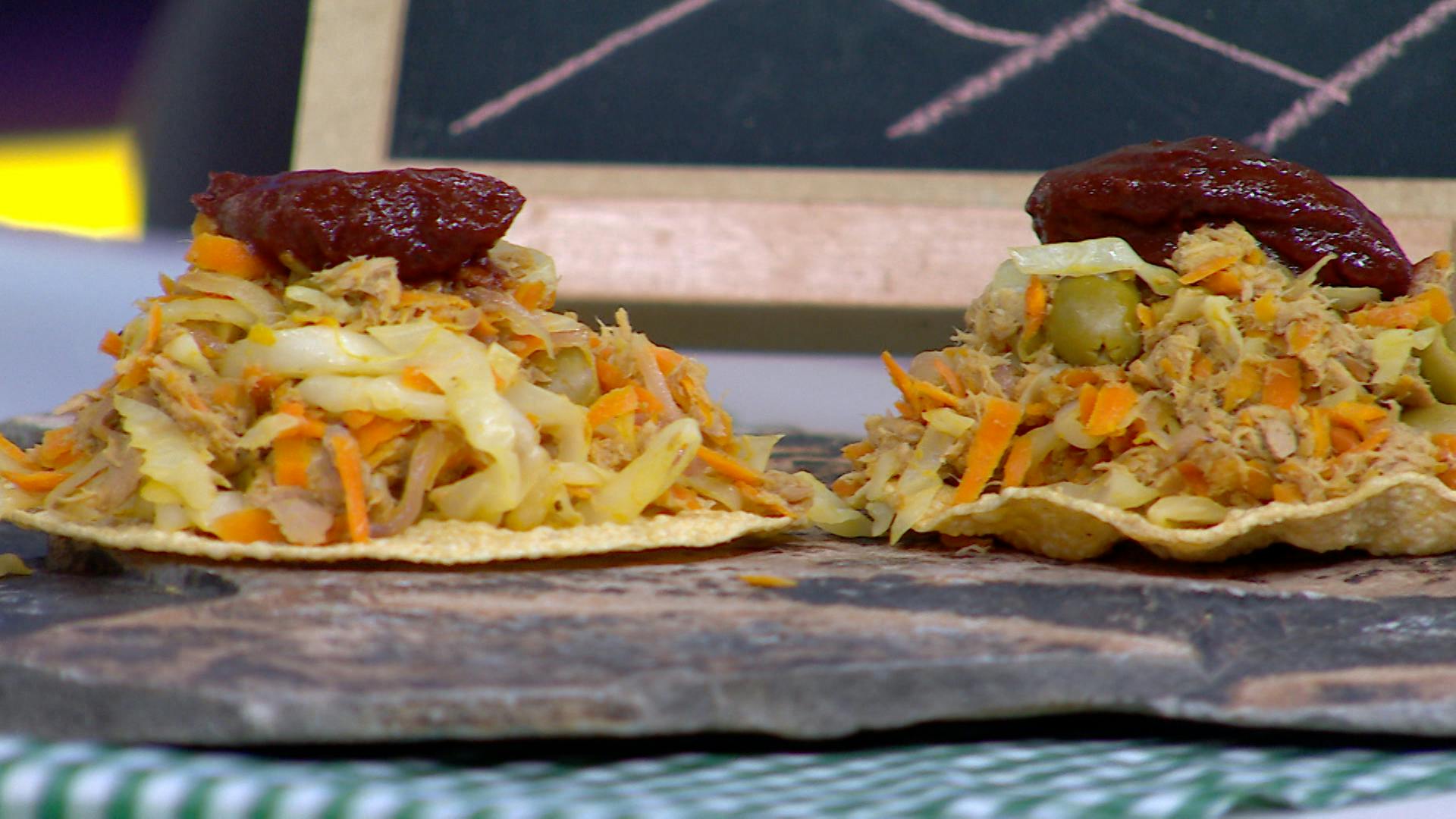 ¡Lúcete con estas tostadas de atún en escabeche! Son frescas, deliciosas y sencillas de preparar