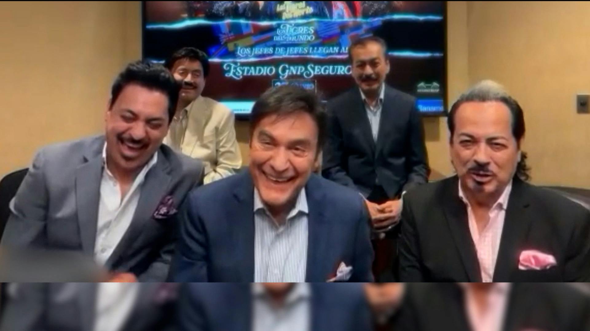 Exclusiva: Los Tigres del Norte tenían planeada una colaboración con Juan Gabriel días antes de su muerte