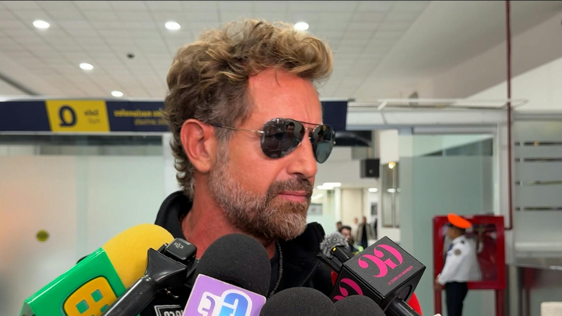 ¡¿Sí son novios?! Captan a Gabriel Soto acompañado en playas mexicanas