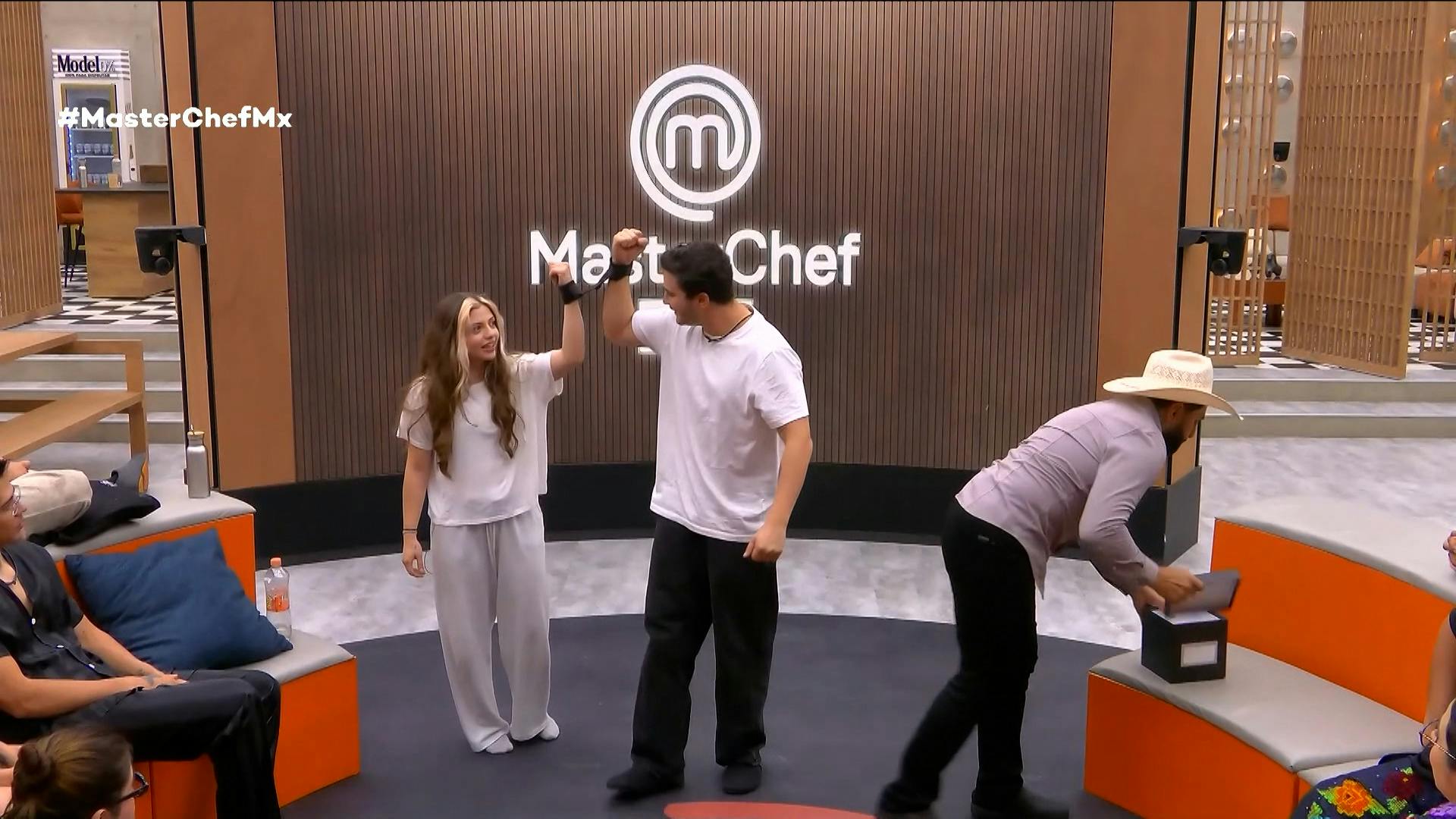 "¡Se la pasan pegados... muy triste no te ves!”, la novia de Pablo explota tras verlo ‘esposado’ con Daniela en MasterChef 24/7
