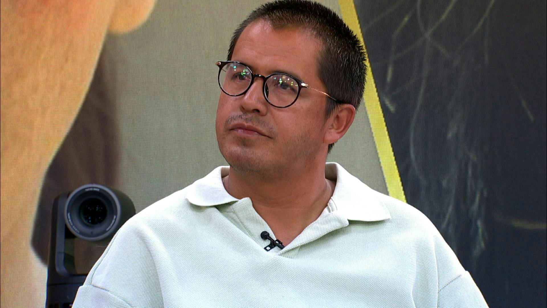 ¡Está harto! Los hijastros de Alberto lo responsabilizan de su precaria situación