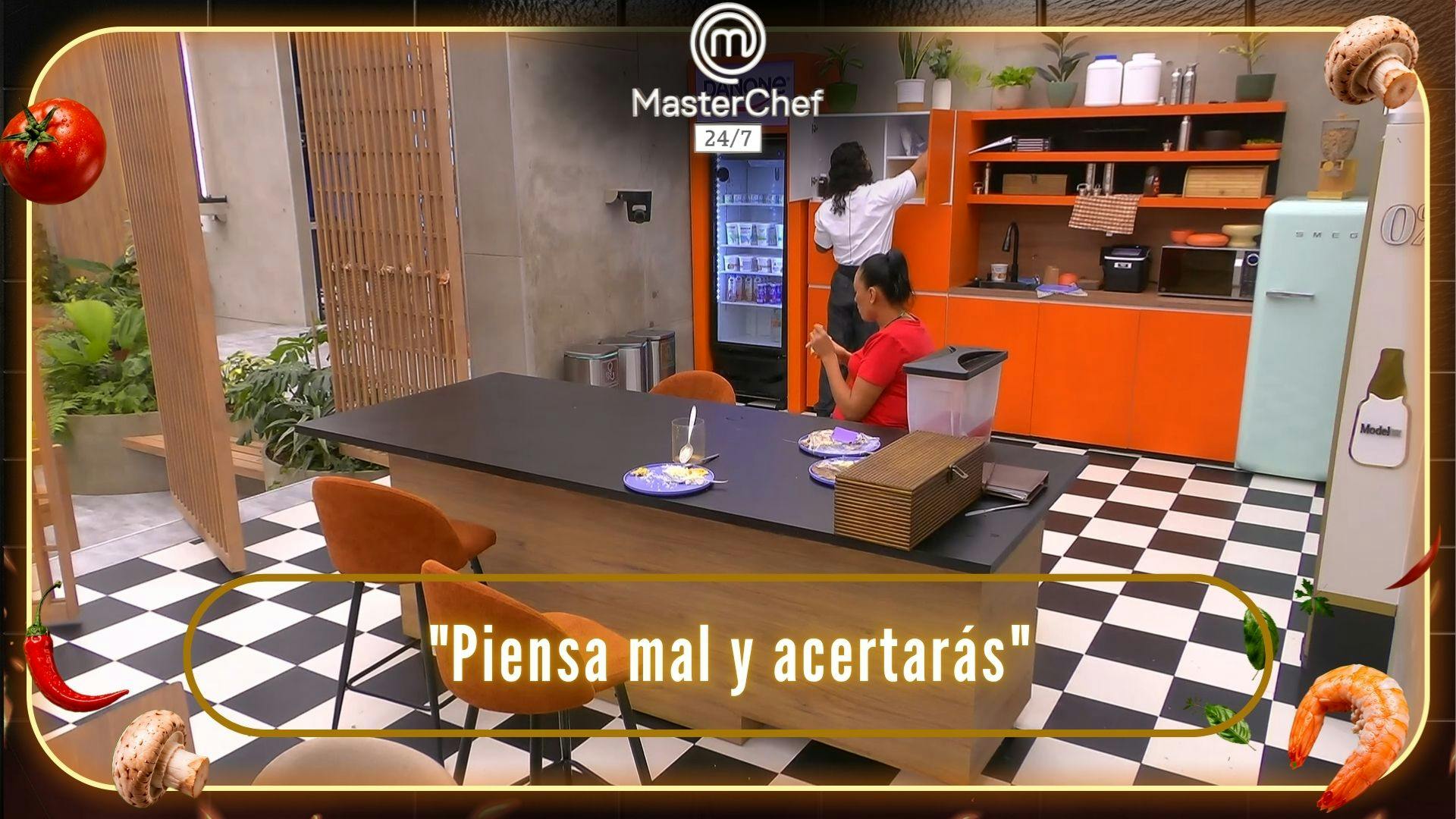 Emmanuel muestra que los cocineros de MasterChef 24/7 siguen escondiendo comida: “Piensa mal y acertarás” (VIDEO)