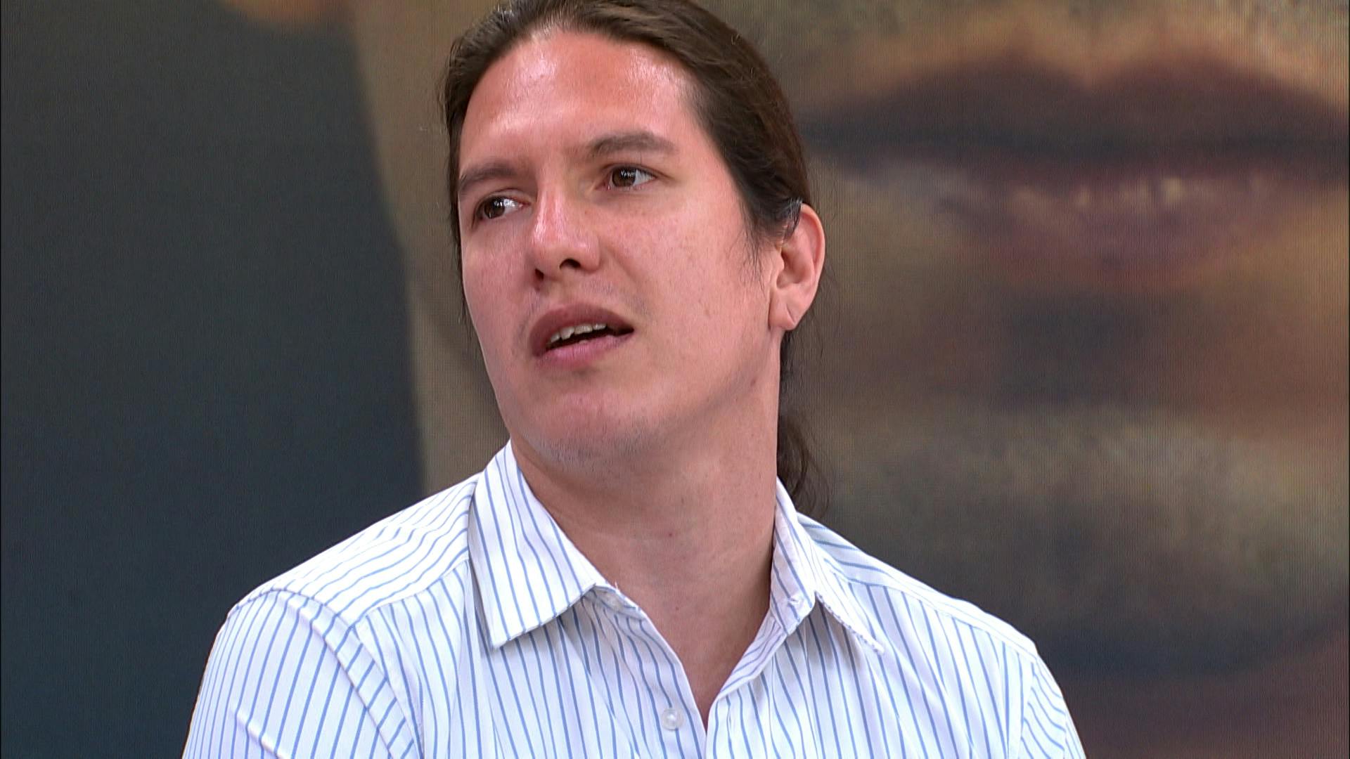 Fabián echa de cabeza a su amigo y revela que no quiere responder por un embarazo