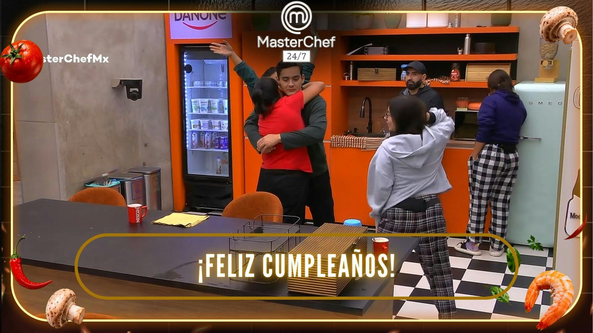 ¡FELIZ CUMPLEAÑOS! Los cocineros de MasterChef 24/7 felicitan a Claudia en plena madrugada (VIDEO)