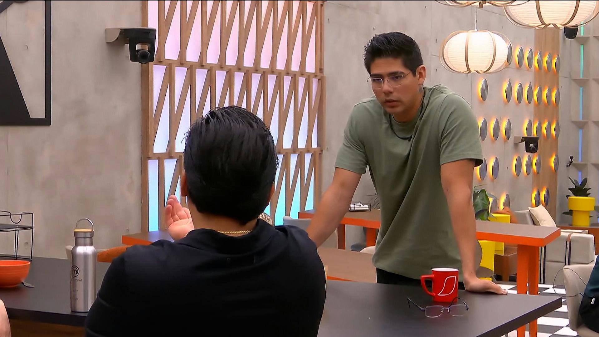 Diego fue el ganador del Pin del Chef en MasterChef 24/7 y podrá entregarle el mandil negro a un compañero