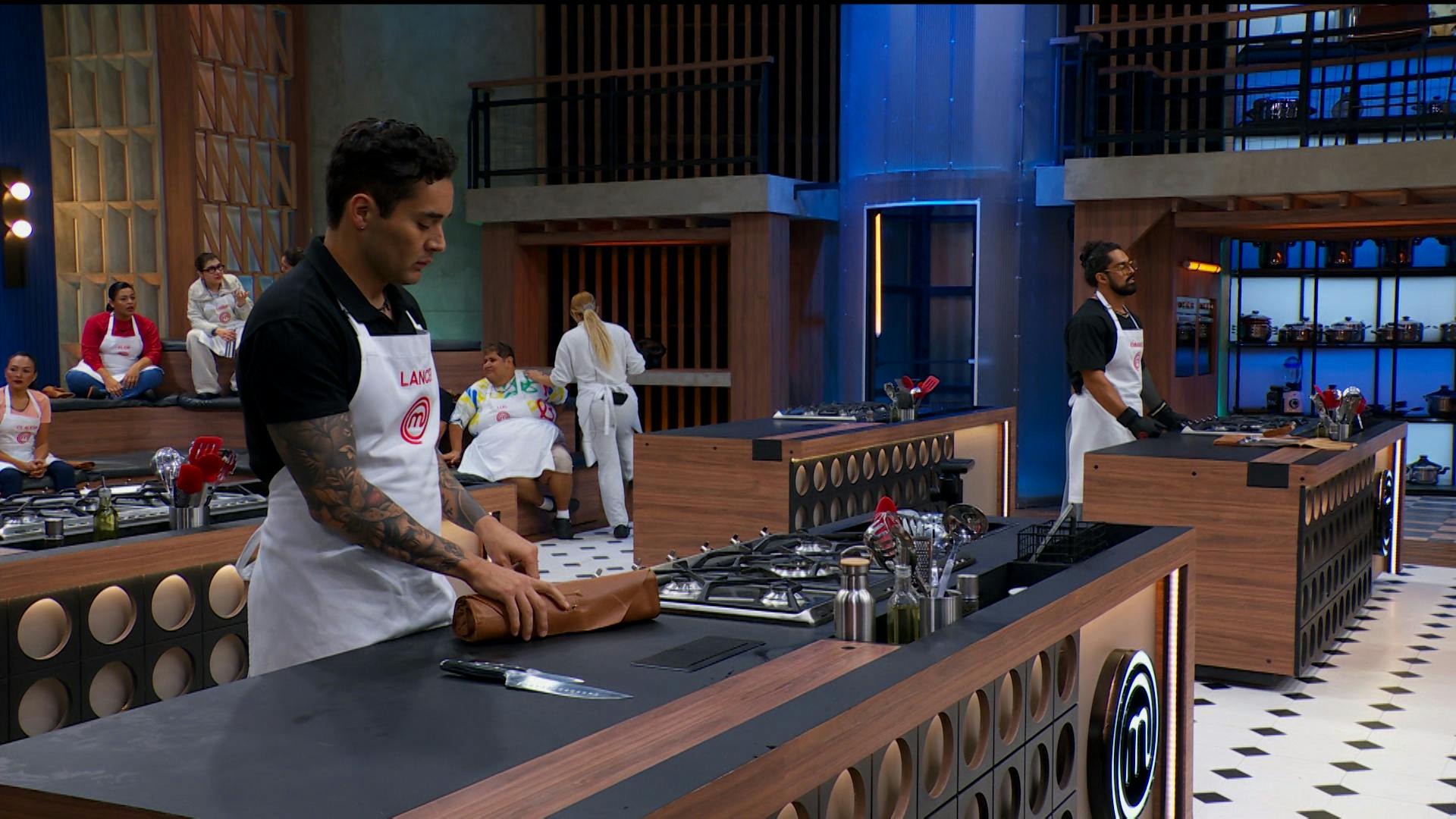 El segundo grupo recibe las indicaciones para que intenten hacerse de la Capitanía en MasterChef 24/7