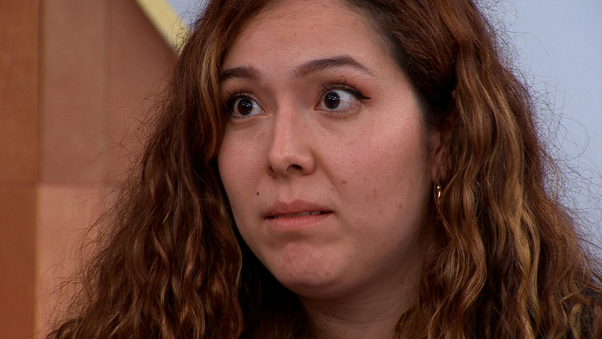 Anahí sale en defensa de su madre y confronta a Monse por ser una “mala hija”