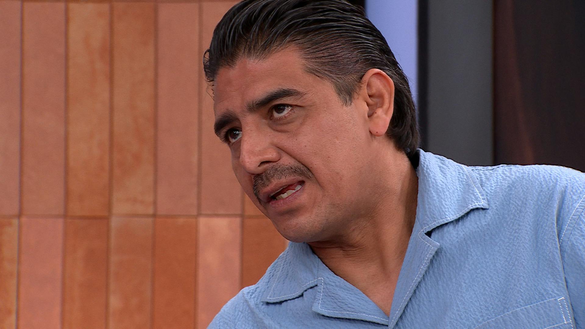 Roberto defiende a Monse de Erika y crece el conflicto familiar