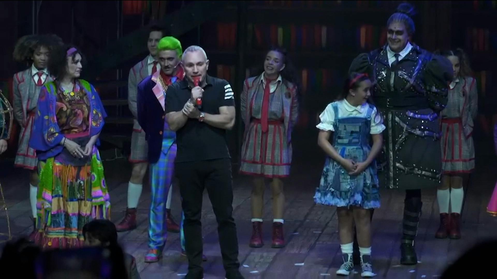Tras el éxito obtenido, Alex Gou anuncia que Matilda continuará en octubre